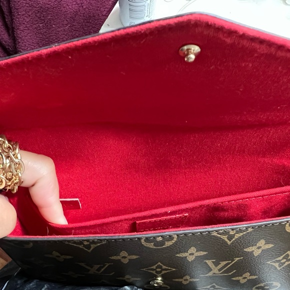 LV M81896
Félicie Pochette - Picture 5 of 6